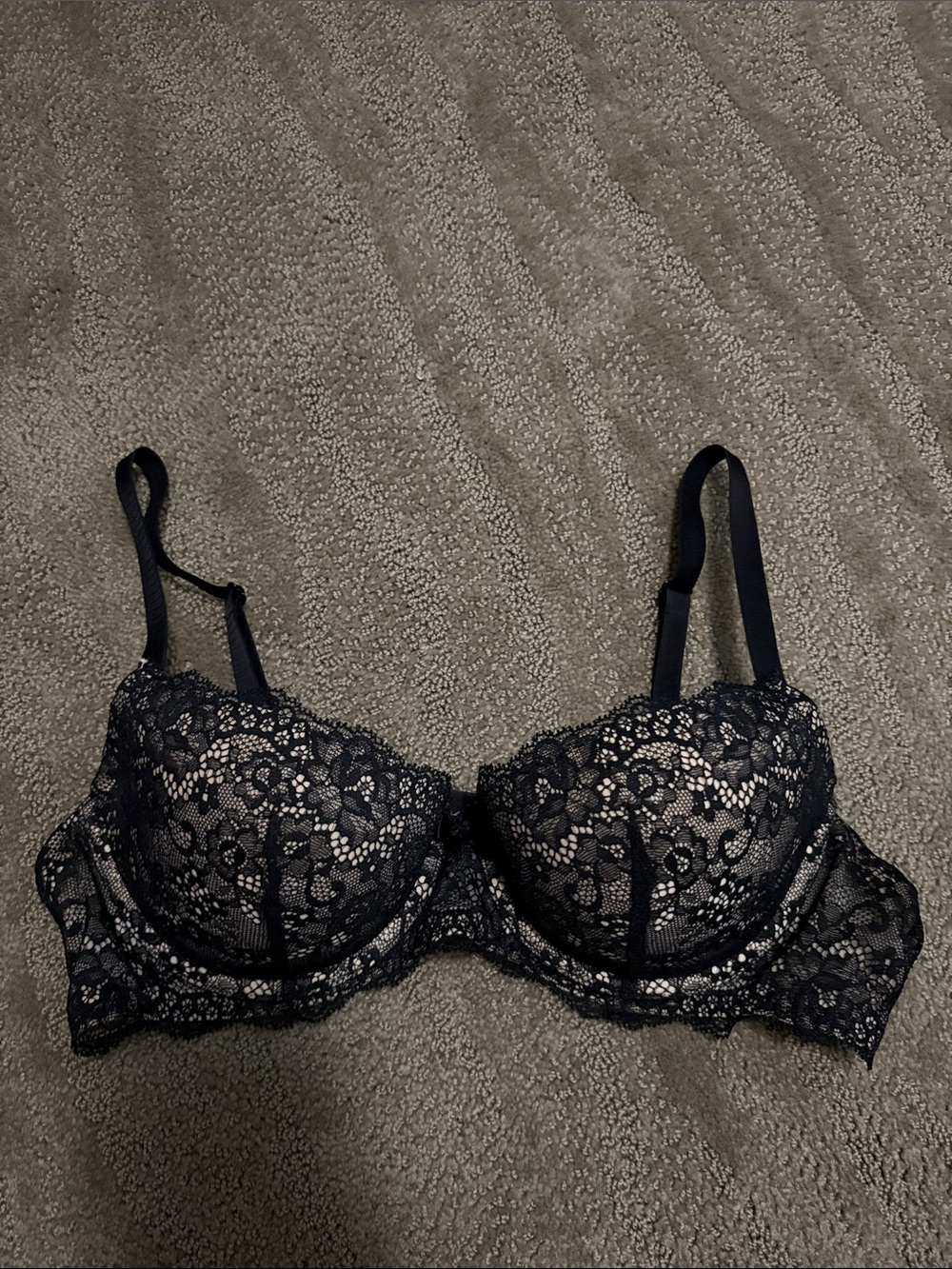 Black Lace Underwire Bra - Women Intimates size 38B